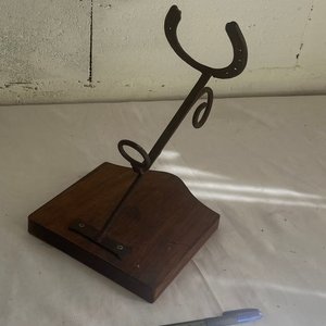 Botellero de Hierro y Madera con Diseño de Herradura - imagen 1