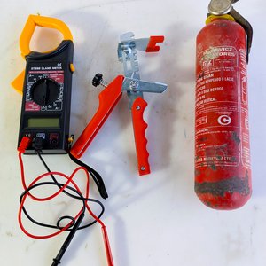 Pinza Amperimétrica, Pinza para Cerámica y Extintor de Auto - imagen 1