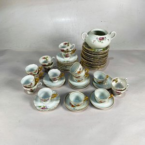 Lote de Loza: Azucarero, Pocillos y Platos con Diseño Floral - imagen 2