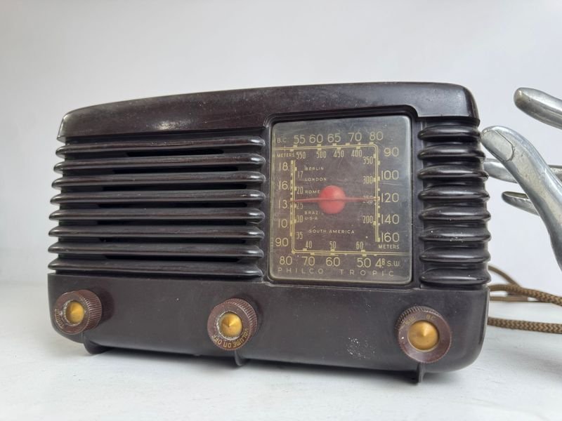 Antigua Radio de Baquelita Philco Tropic - imagen 4