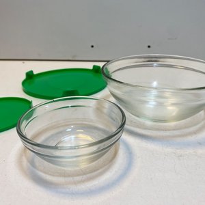 Set de 5 Bowls de Vidrio con Tapas Plásticas Verdes - imagen 5