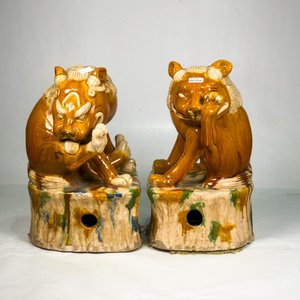 Par de Figuras de Gres Esmaltado: Leones Mitológicos (35 cm) - imagen 1