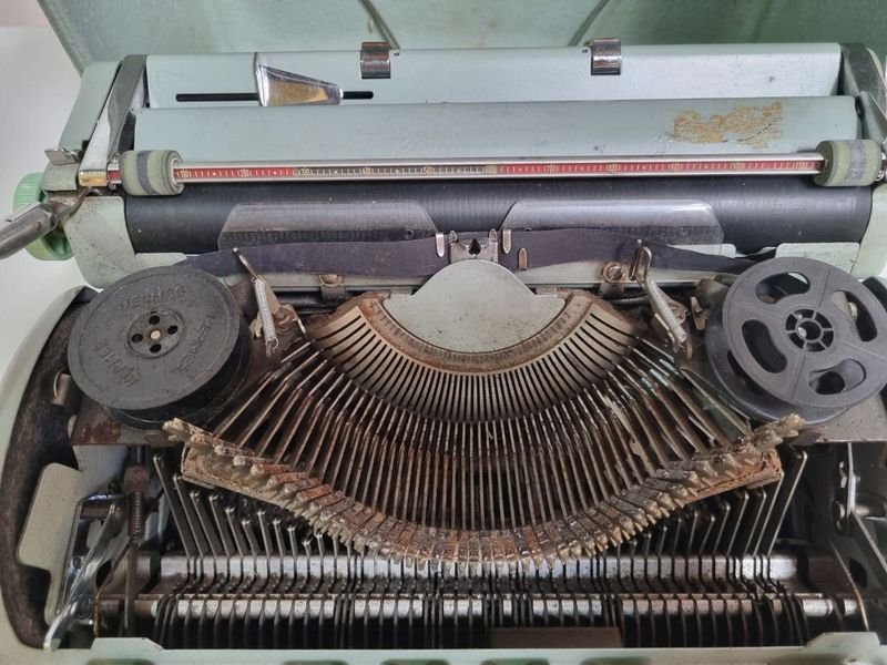 Maquina De Escribir Clásica Funcionando Bien - imagen 5