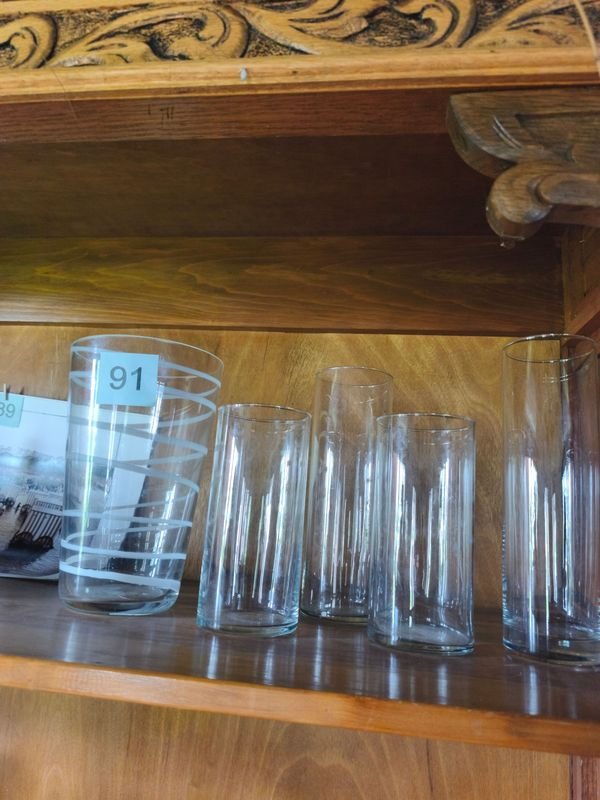 Juego de 5 Floreros de Vidrio Transparente con Diseño Rayado