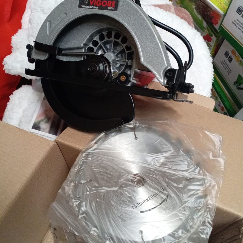 Sierra circular Vigore 1300W - Herramientas - imagen 3
