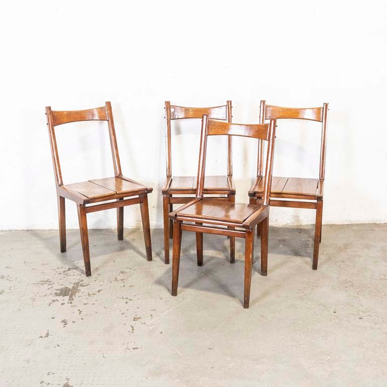 Lote anterior: Cuatro sillas americanas con detalles en la madera y el lustre