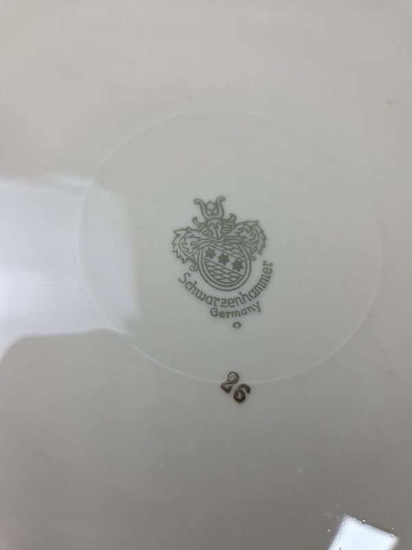 Plato decorativo en porcelana alemana con diseño floral - imagen 4