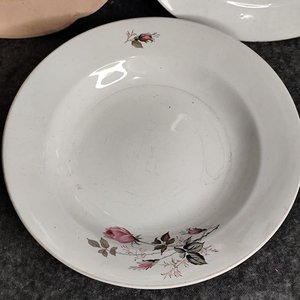 Lote de 3 Platos de Porcelana con Sellos de "Industria Argentina" y "Johnson Bros. England" - imagen 2