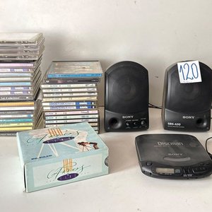 Lote siguiente: Discman Sony, 2 Parlantes Sony y 40 CDs Varios