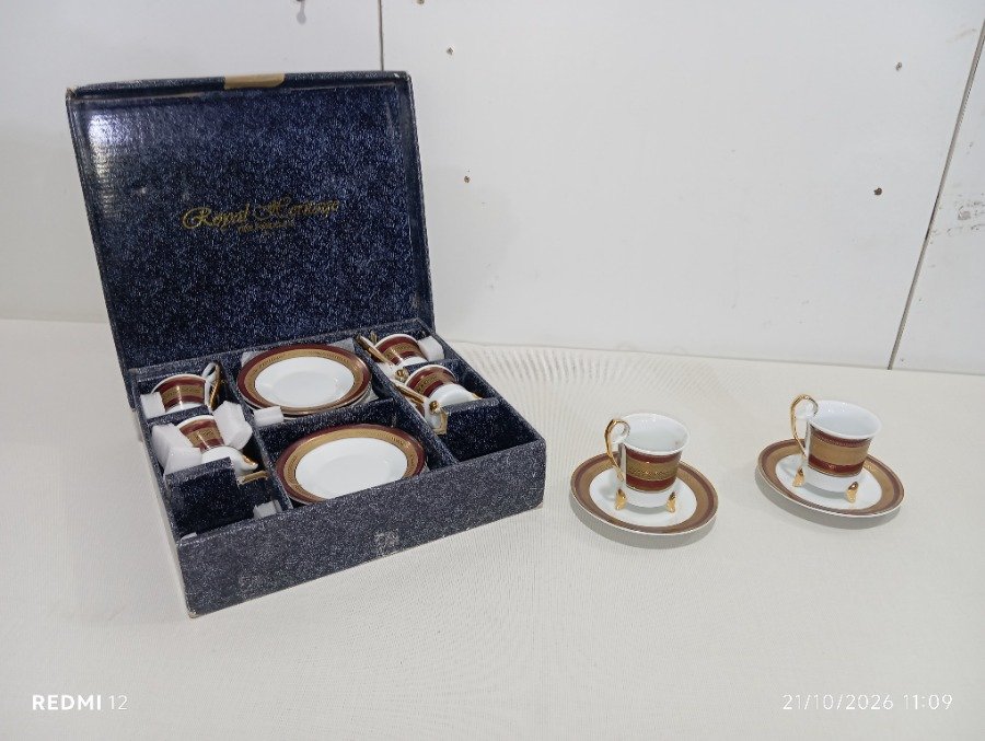 Juego de Café Royal Heritage: 6 Pocillos y 6 Platitos de Porcelana Italiana con Detalles Dorados
