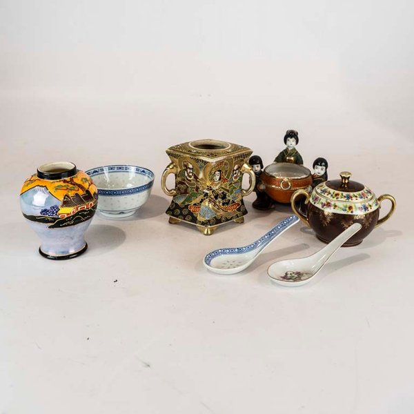 Lote siguiente: Colección de porcelana Satsuma y oriental