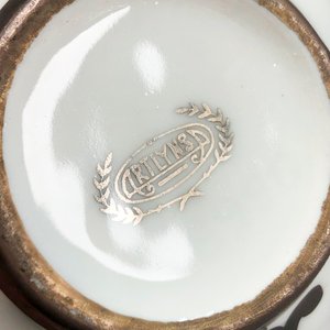 Jarrita de Porcelana Blanca con Flores y Bordes Plateados - imagen 4