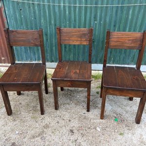 Lote anterior: 3 Sillas de Madera Grandes en Buen Estado