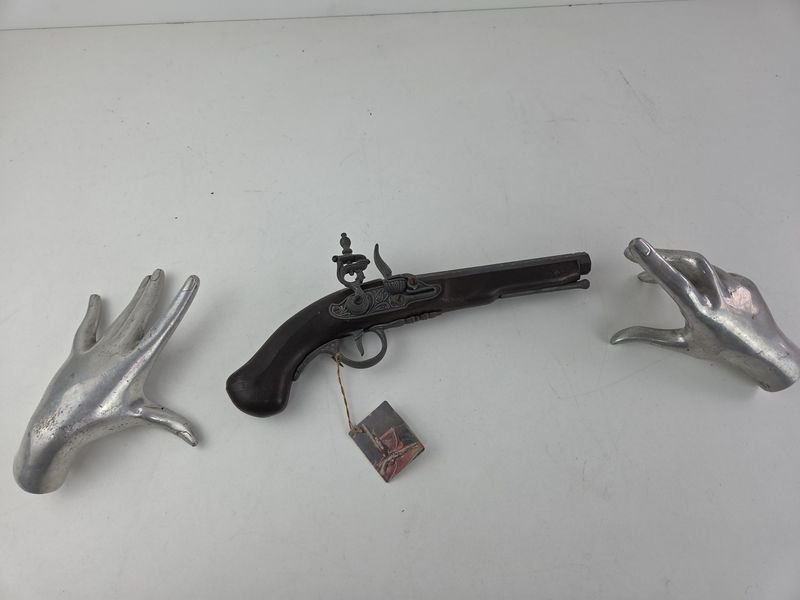 Lote anterior: Réplica de arma del año 1550 para decoración