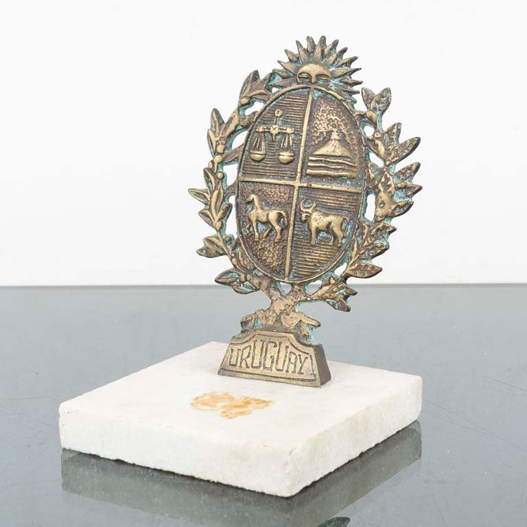 Escudo de bronce de Uruguay con base de granito - imagen 1