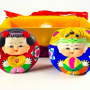 Par de Figuras Orientales de Cerámica con Estuche - imagen 2