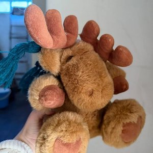 Lote anterior: Peluche de Alce Marrón con Bufanda Turquesa