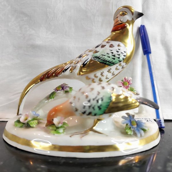 Figurita de faisanes en porcelana inglesa firmada J T Jones - imagen 1