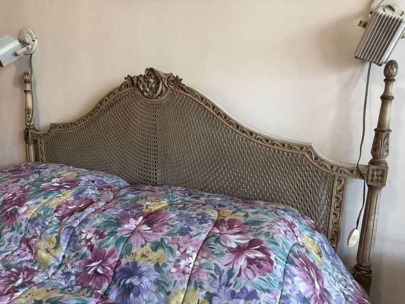 Cama de 2 plazas estilo Luis XVI respaldo esterillado - imagen 4
