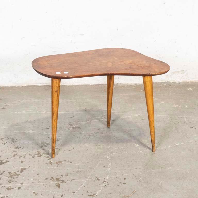 Lote anterior: Mesa de living americana con detalles de interés