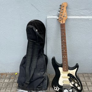 Guitarra Eléctrica Behringer "El Toro" para Repuesto - imagen 1