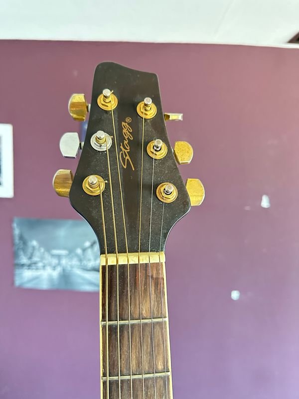 Guitarra Electroacústica STAGG CON ESTUCHE Y SOPORTE - Instrumento Musical - imagen 6
