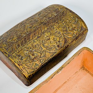 Cofre Decorativo Cerámica Dorado Estilo Baúl Gótico - imagen 3