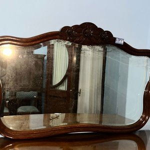 Lote siguiente: Espejo Estilo Francés con Marco de Madera Tallada