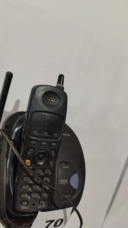 Lote siguiente: Teléfono portátil con base y cargador - Funcionando