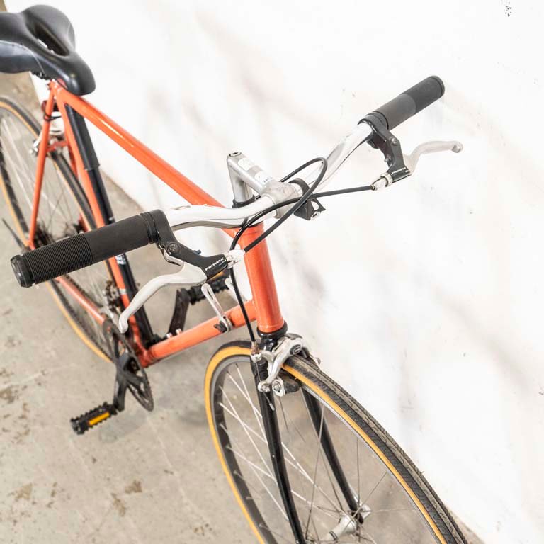 Bicicleta de 12 velocidades con rueda de 28 pulgadas y inflador - imagen 2