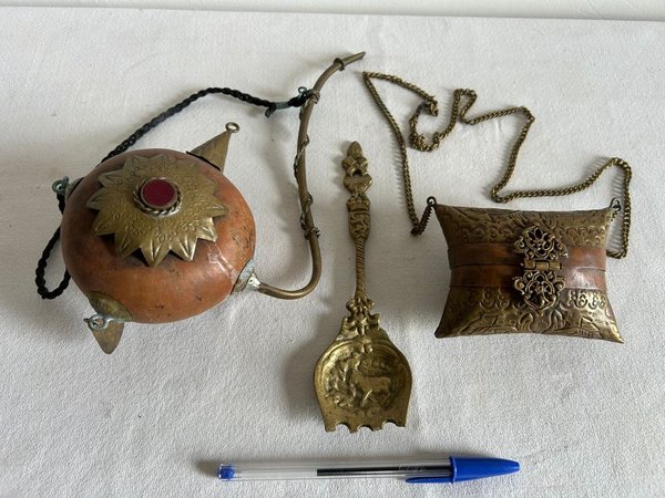 Lote de Piezas Decorativas y Utilitarias en Bronce y Cobre
