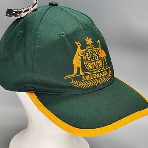 Gorra Visera Australia Verde con Bordado Amarillo y Ajuste Posterior - imagen 1