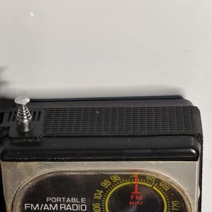 Radio Portátil International FM/AM Solid State Vintage - imagen 2