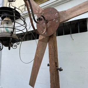 Farol Rústico de Madera y Hierro Fundido con Aspas - imagen 10