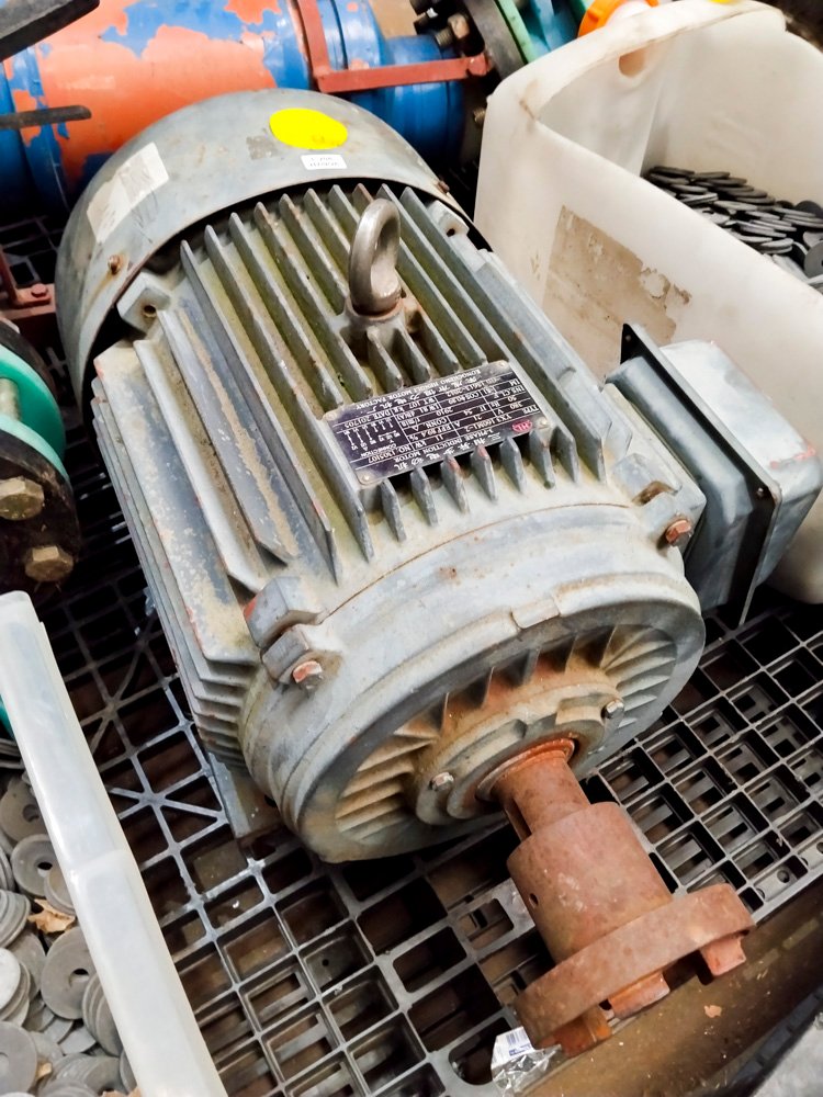 Motor Trifásico 15 HP y Válvula de Gran Porte