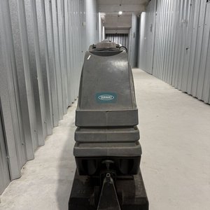 Máquina Industrial para Limpieza de Alfombras y Tapizados Tennant - imagen 2