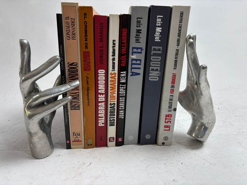 Libros sobre política, espionaje y Tupamaros