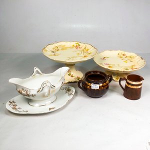 Conjunto de Porcelana: 2 Centros de Mesa, Jarrita, Azucarero y Salsera - imagen 2