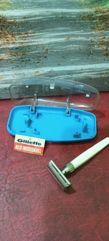 Maquinaria de afeitar Gilette antigua en estuche rigido - imagen 3