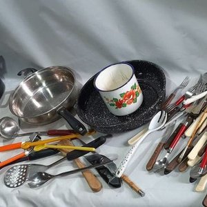 Lote siguiente: Lote de Utensilios de Cocina y Ollas