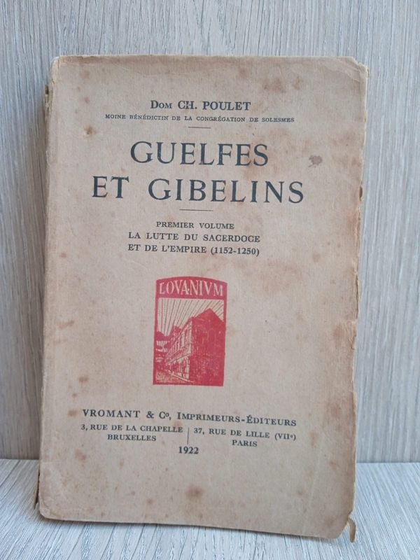 Libro antiguo en francés, publicado en 1922