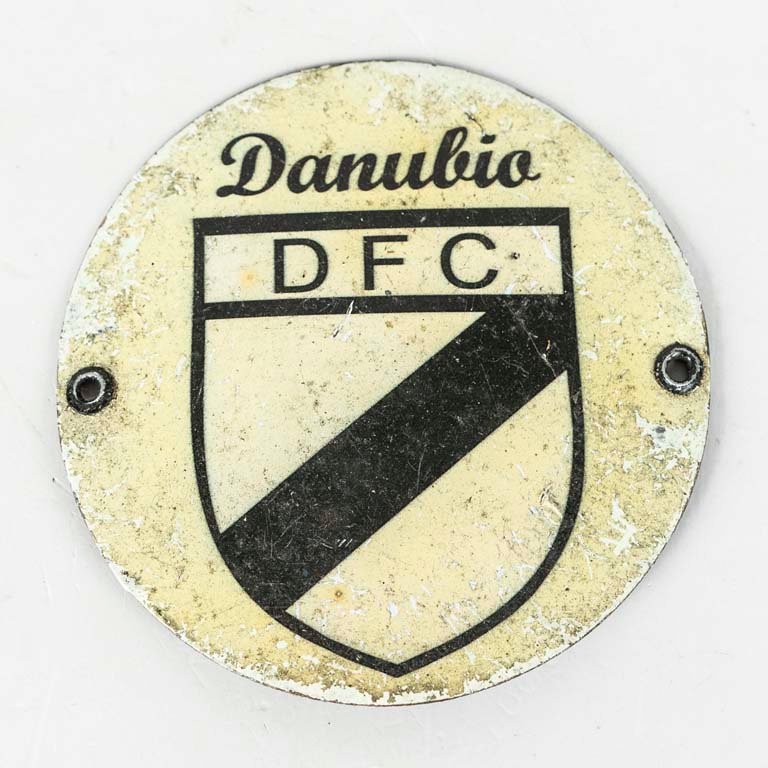 Lote siguiente: Escudo de Danubio de chapa litografiada