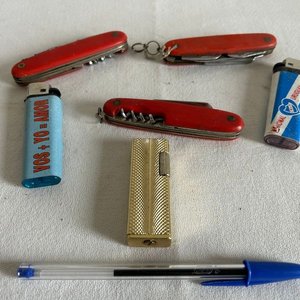 Lote anterior: Lote de Navajas Tipo Suiza y Encendedores Vintage