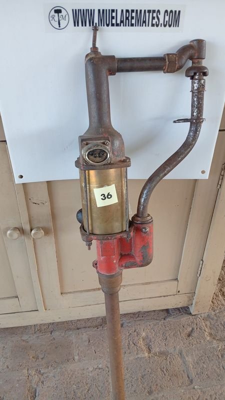 Lote anterior: Bomba de combustible antigua para venta en subasta