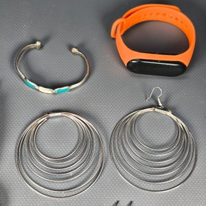Lote de Bijouterie: Medallas, Gemelos, Relojes y Más - imagen 9