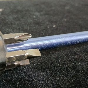 Caja de Herramientas con Brazo Articulado y Resina - imagen 8