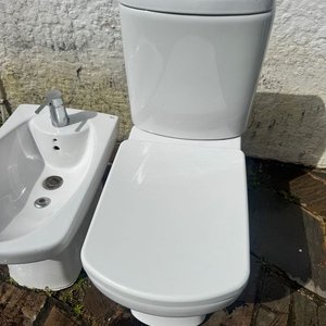 Juego de Baño ROCA Dama Senso: Inodoro, Bidet y Bacha de Encimera con Grifería RAMON SOLER - imagen 4