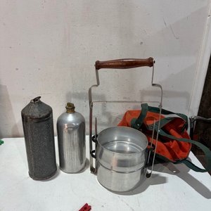 Lote anterior: Lanchera de Aluminio Antigua con Accesorios