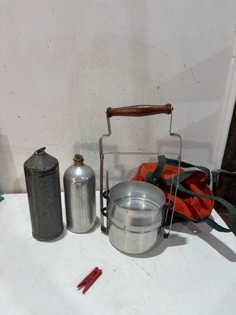 Lanchera de Aluminio Antigua con Accesorios
