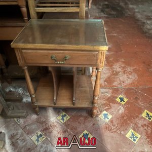 Lote siguiente: Mesas de Luz de Madera con Vidrio para Restaurar